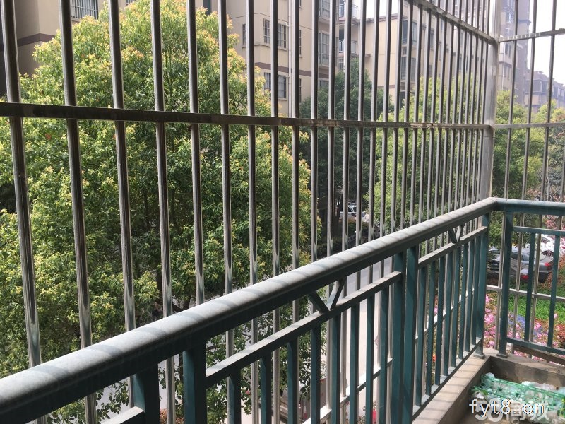 春晖苑一初十一小,繁华商圈,产证满2税低,带平台绿化非常棒!